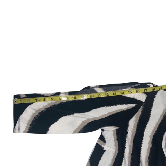 Chicos Knee Length 3/4 Split Sleeve Zebra Print Cold Shoulder Dress Sz 1 US/M8 - Picture 6 of 15